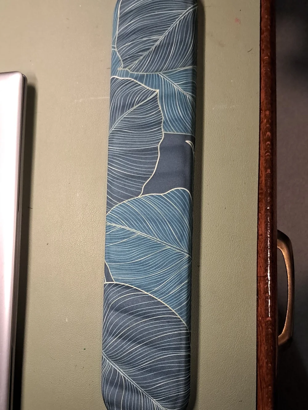Blue Leaf Print Wrist and Mouse Pad Set
